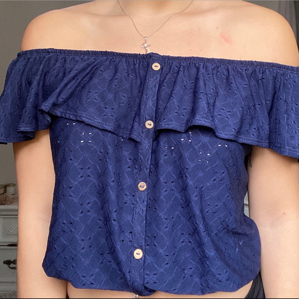 Off shoulder shirt!